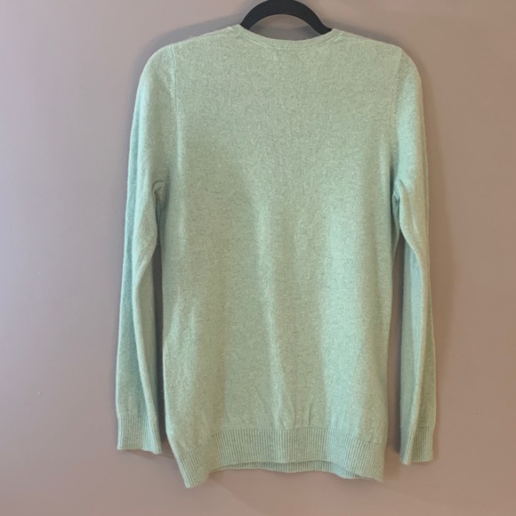 L.L. Bean 100% Cashmere Women's V-Neck Sweater - Soft Mint Size Large Like New - Picture 6 of 10